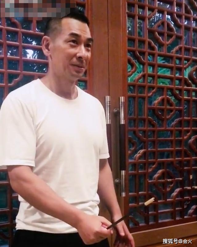 48岁的赵文卓单手断筷子的技巧丝毫未减 霍元甲在第三场表演中变傻了？三联体基因很强大