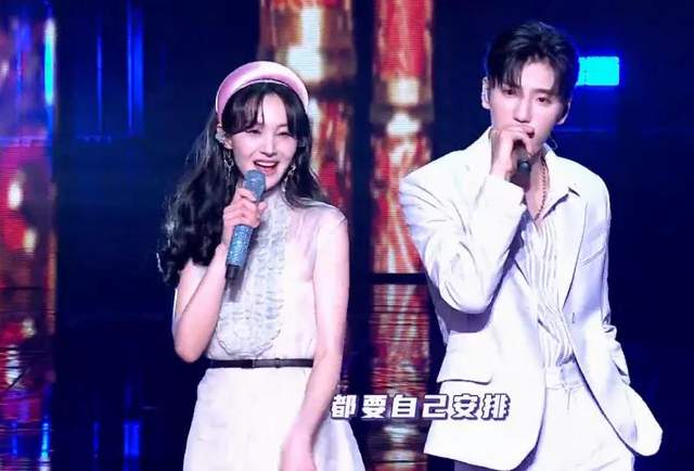 郑爽淡妆暴露整容后遗症 鼻子侧疑似新疤痕 热搜直接翻案