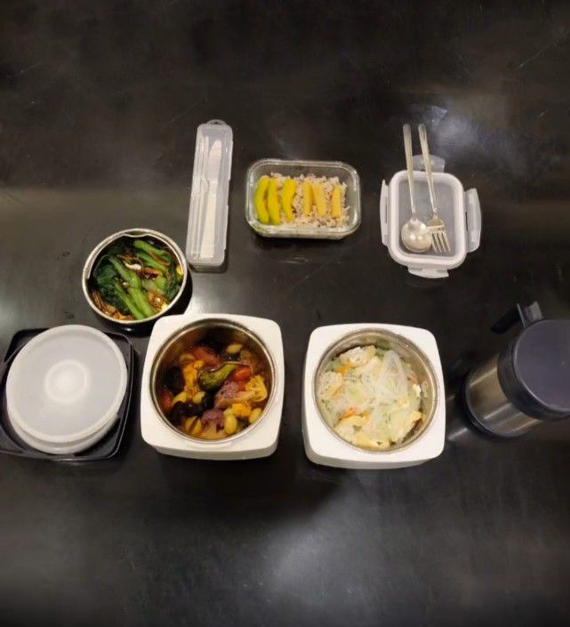 59岁的刘德华健康餐全是素菜 他们已经7年没有吃肉了