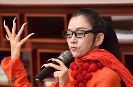 63岁的杨丽萍因为跳舞放弃生孩子 现在后悔了吗？