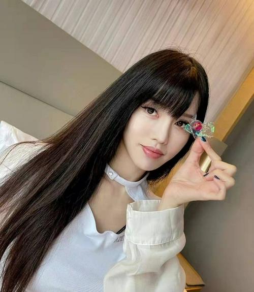 BY2的妹妹凌晨自杀 正在抢救中 她的朋友大喊:出事王力宏也不能幸免